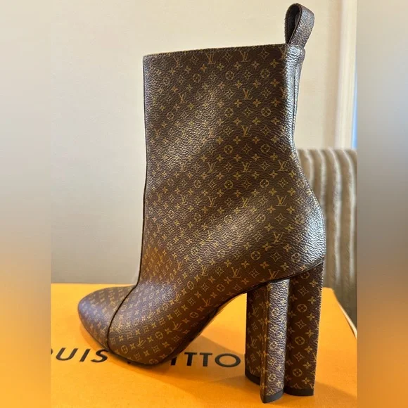 LOUIS VUITTON WOMEN'S Silhouette Ankle Boots Micro Monogram EUC FULL INCLUSION - Picture 5 of 12